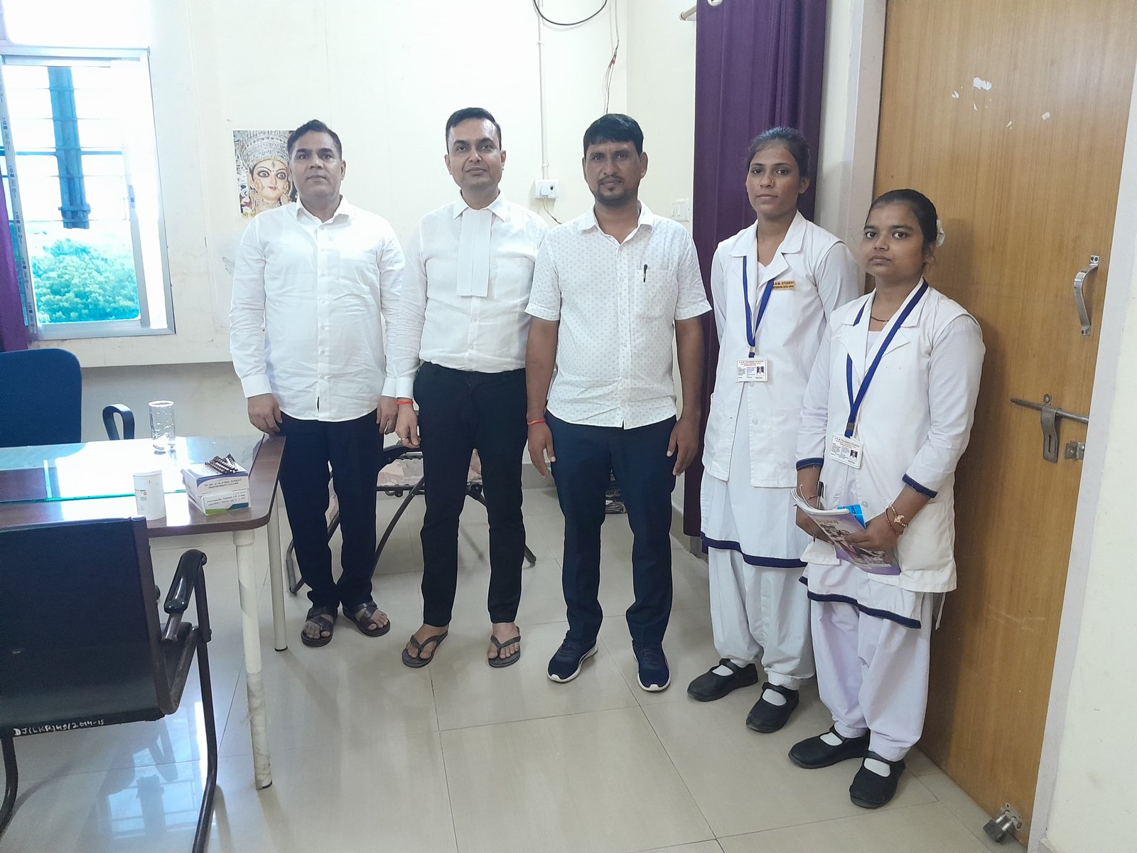 Pratiyogita Gaurav | पहल :    प्रभारी जिला जज के साथ अन्य अधिकारी  ने खायी...